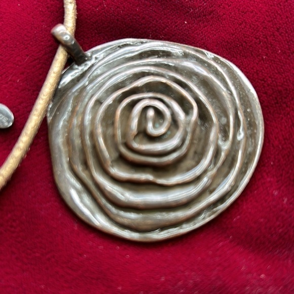 Chicos medallion necklace pendant nest like design euc bronze metal adjustable - Picture 2 of 11